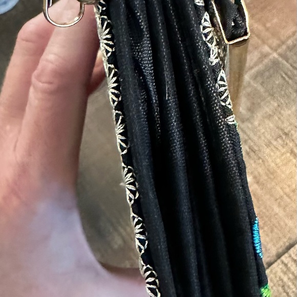 Mexican Artisan Embroidered Clutch - Picture 5 of 8